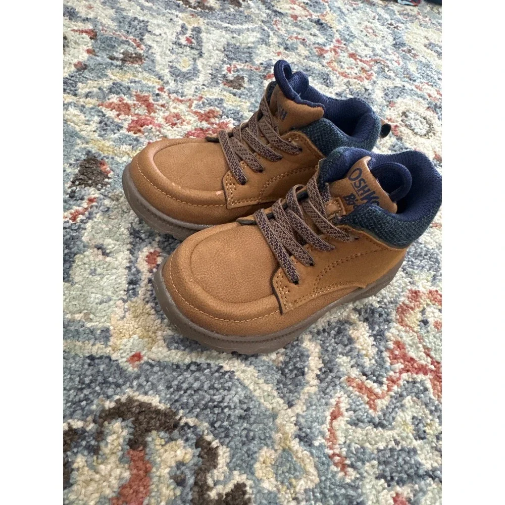 OshKosh B'gosh High Top Boots Boys 7 Toddler Tan Navy Faux Suede‎